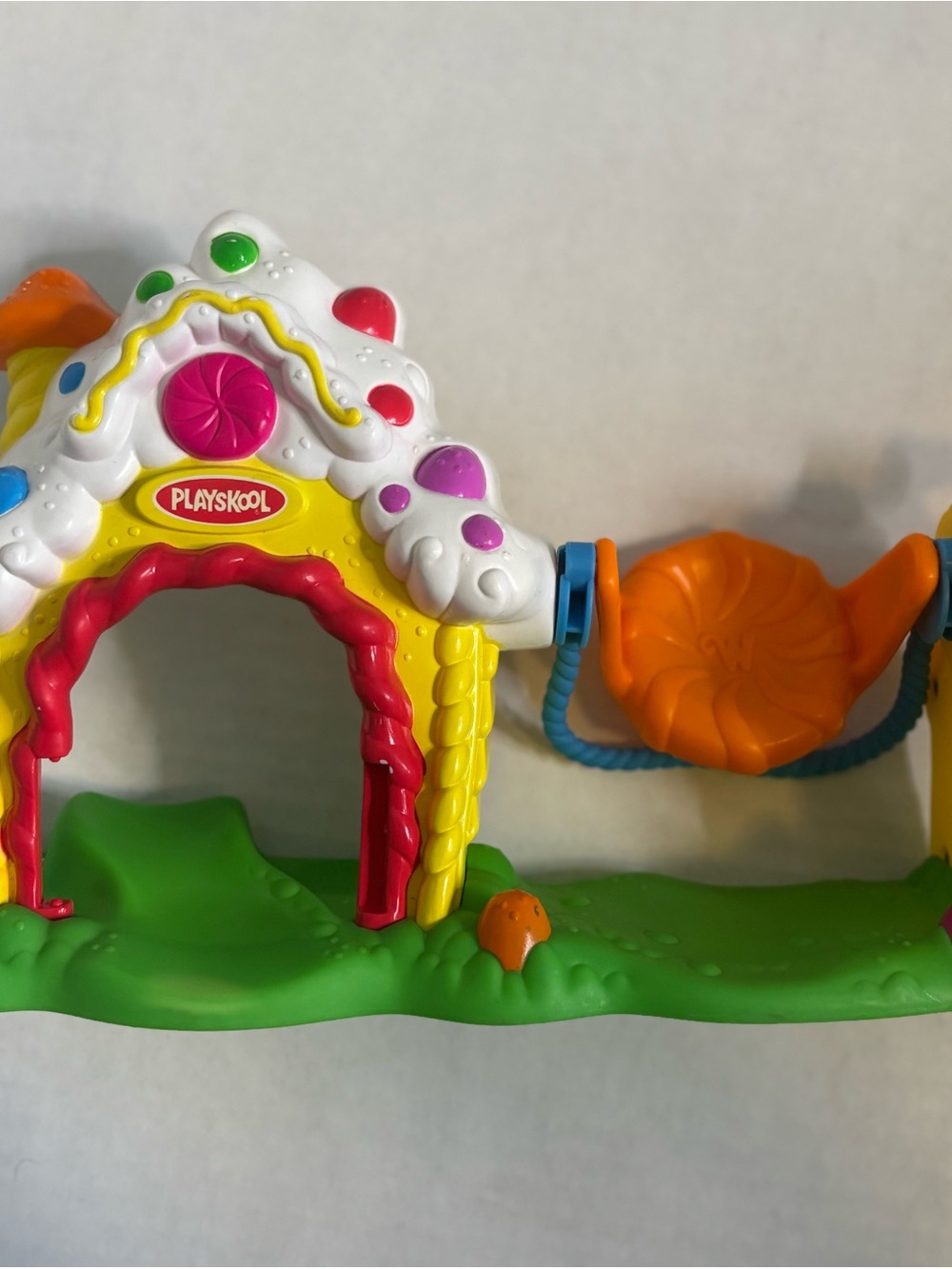 Vintage 2005 hasbro Playskool Colorful weebles adventure playset